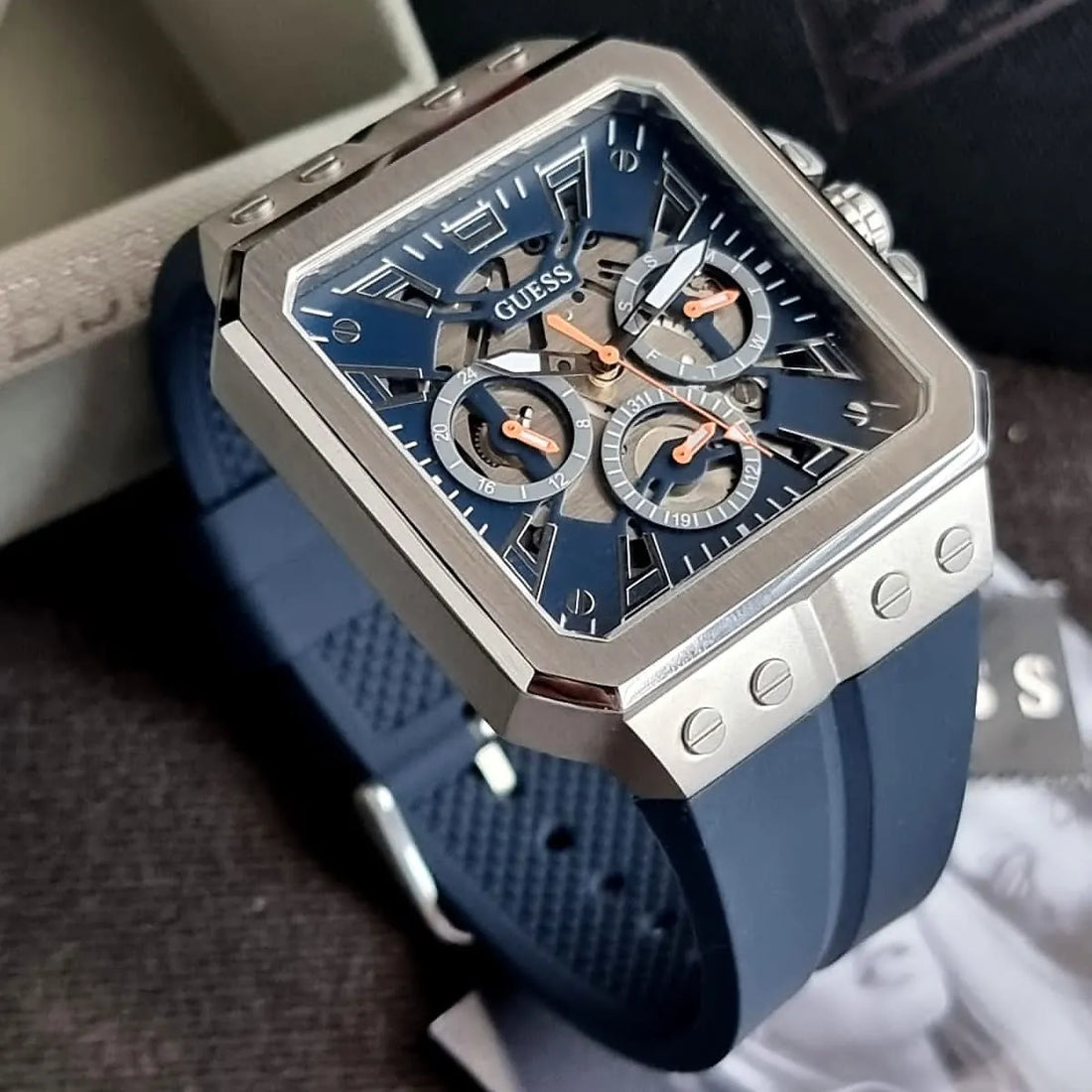 Montre GUESS Homme – signature masculin d’allure